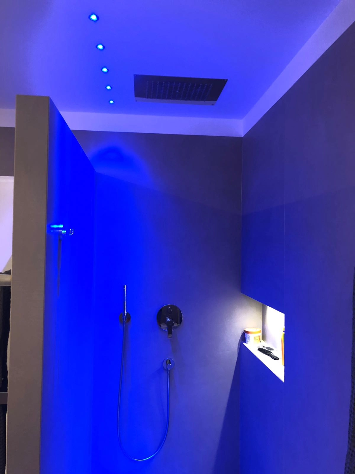 blue led, shower area, blue light