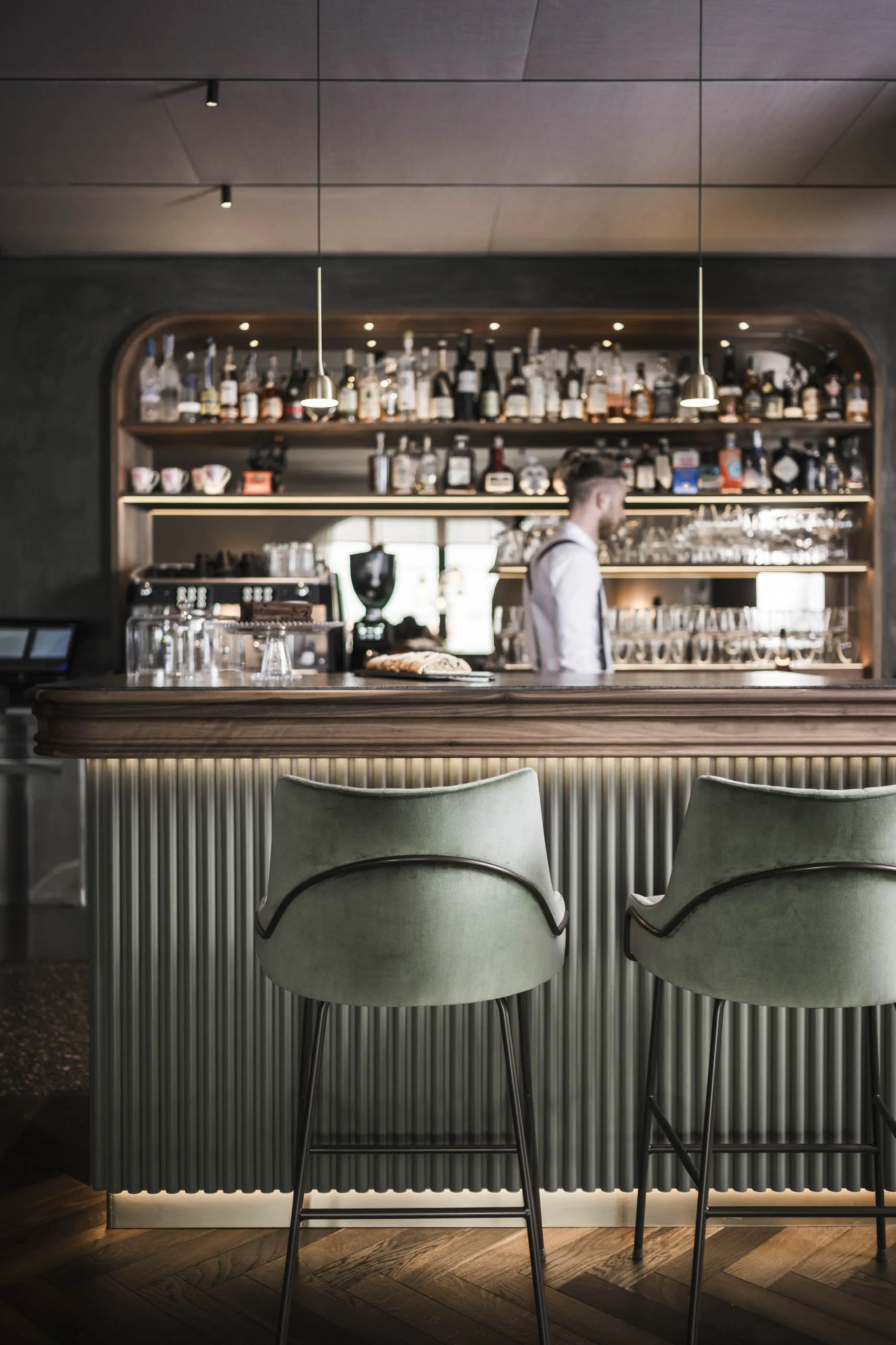 Bar lighting in the Hotel Lagrein with Egoluce Tulipano in brass