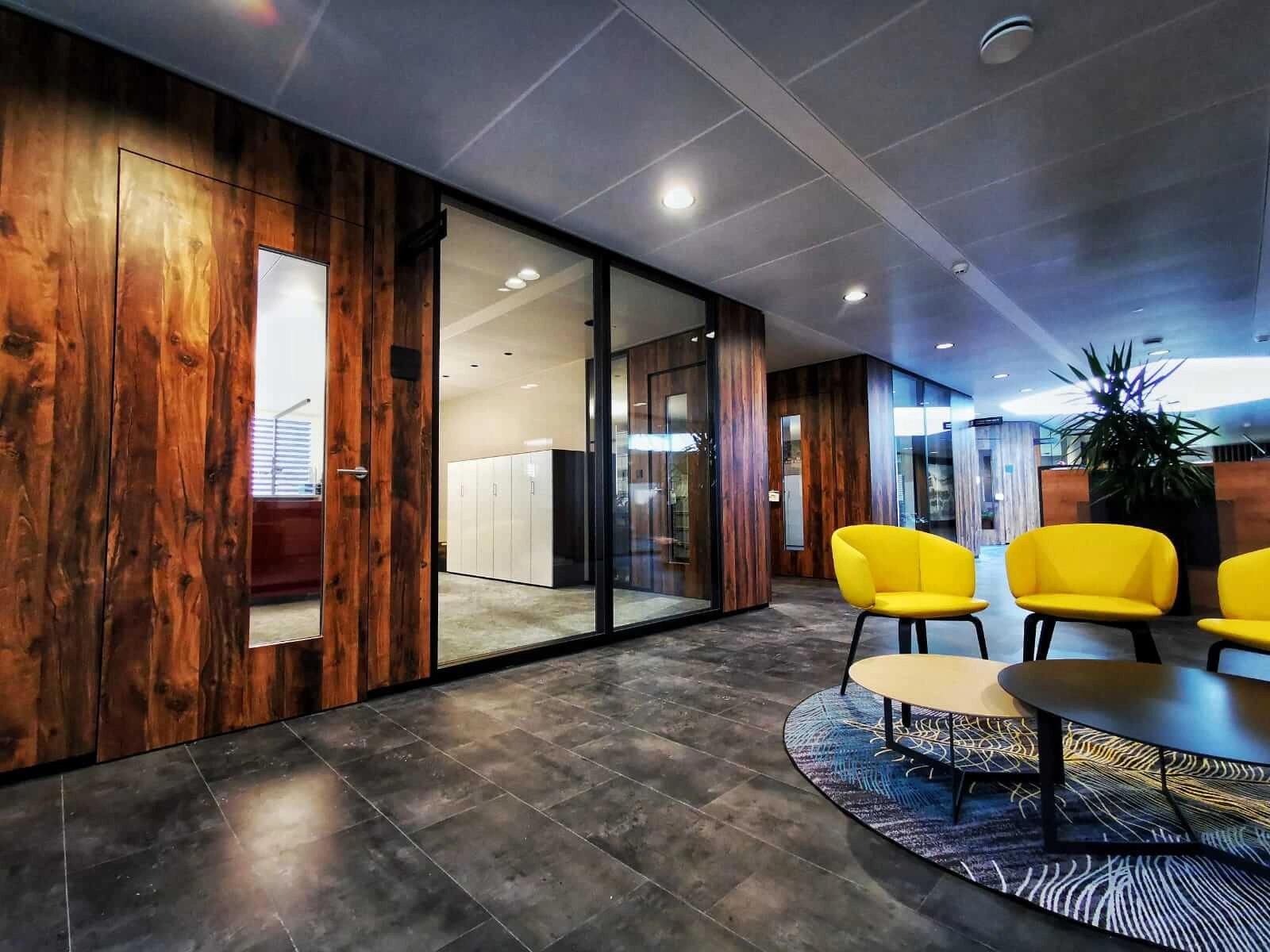 
Lounge area in the hallway
of Anjoka, central headquarters in Falzes



