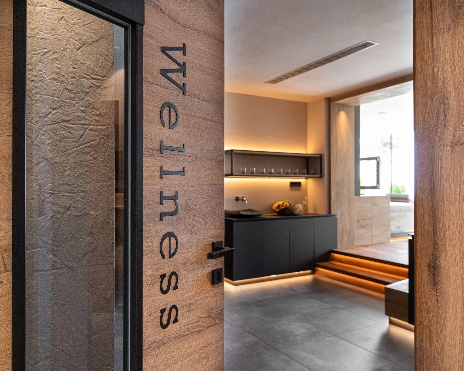 

Indirect lighting in the
wellness area of Hotel Starkenberg in Schenna







